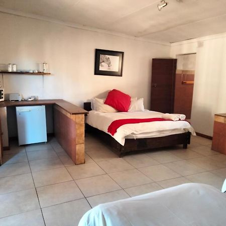 Boskoppie Lion & Tiger Reserve Kroonstad Esterno foto